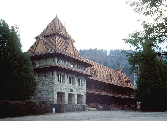 Image - Hutsulshchyna tourist centre in Yaremche.